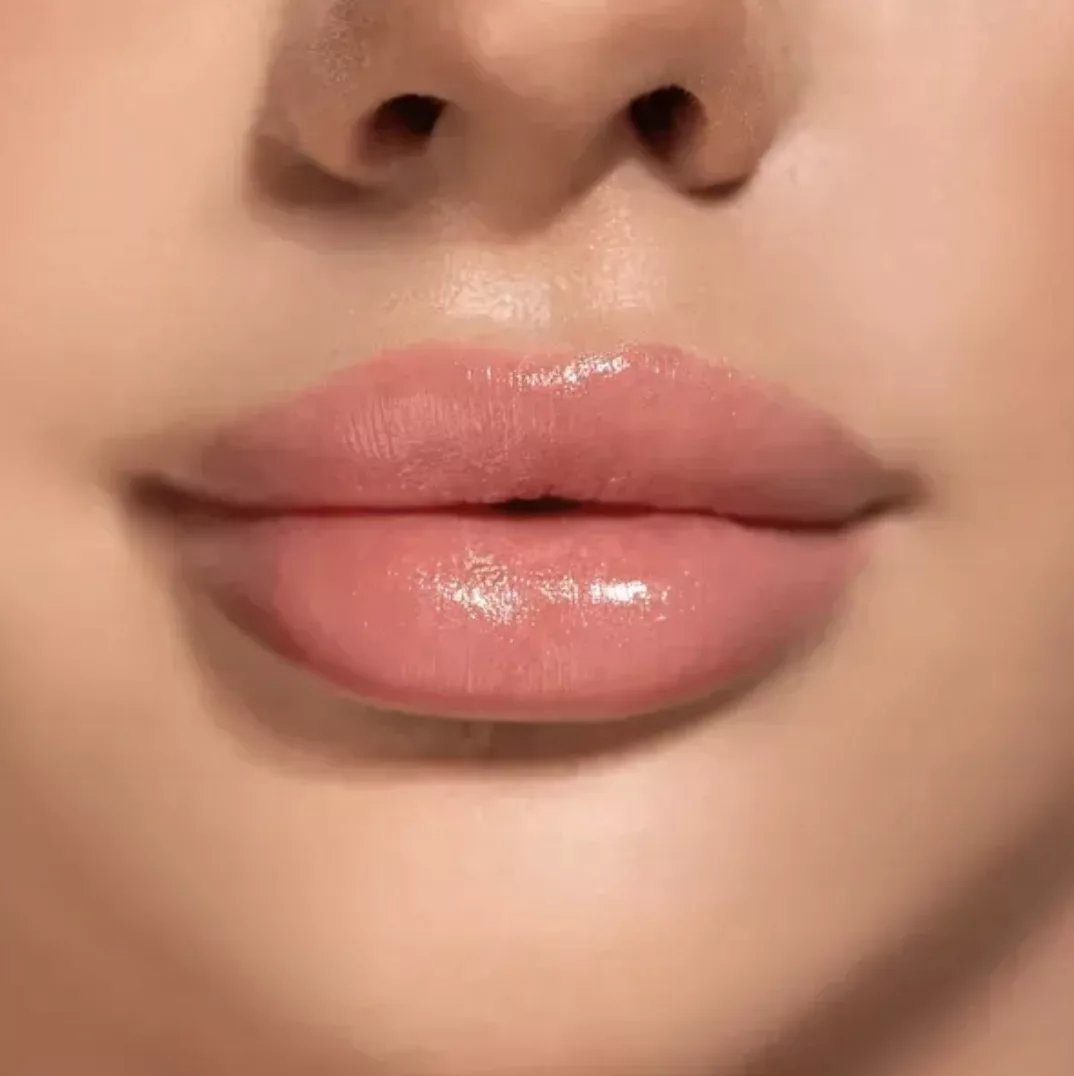 ZOLA Tonujący balsam do ust szminka 01 Naturalny 3g