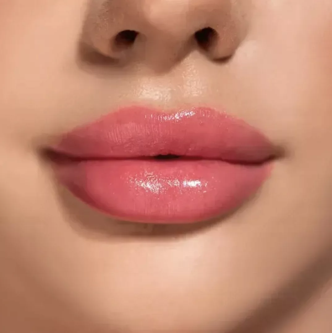 ZOLA Tonujący balsam do ust szminka 02 Brzoskwiniowy Naturalny 3g